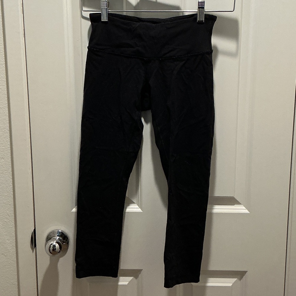 Black Lululemon capris
